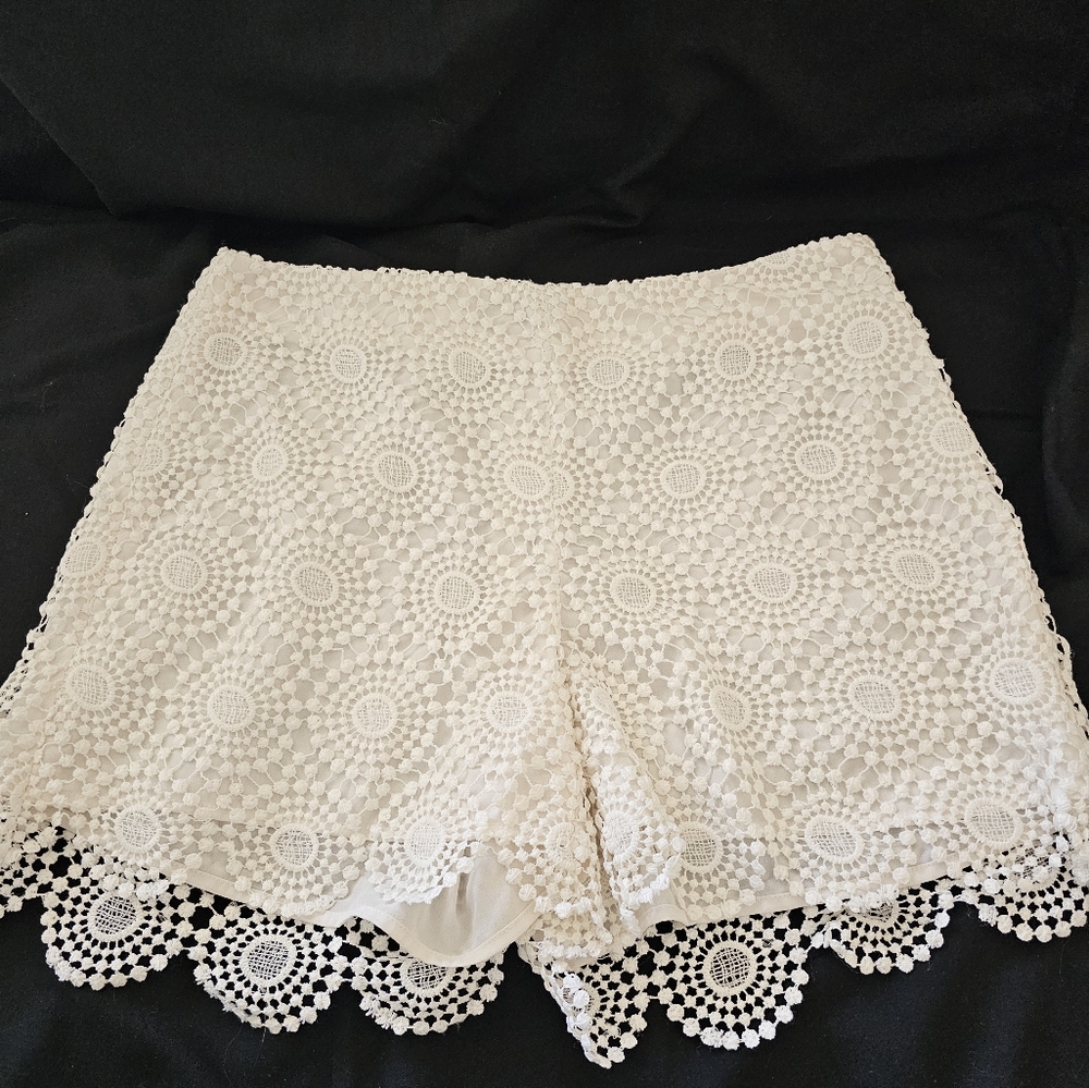 Elegant Cream Lace Women's Shorts